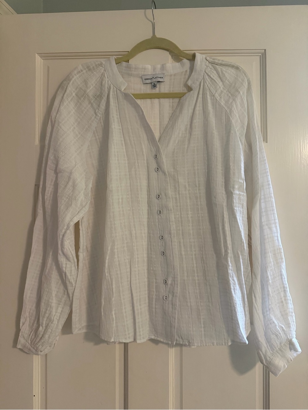 Gibson Latimer White Button-Front Lightweight Peasant Top